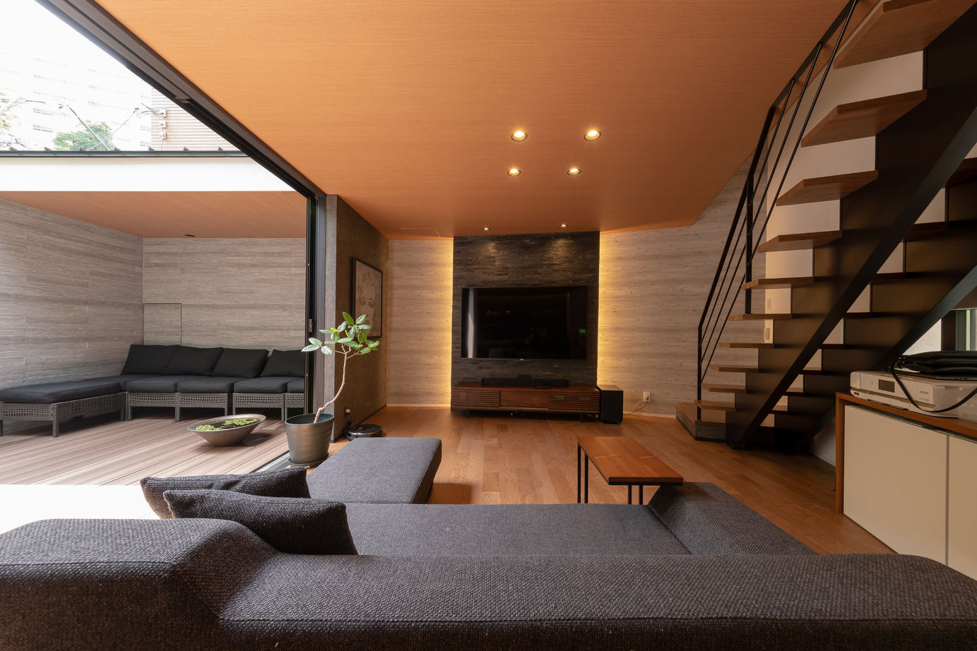 ジューケン 【リゾート感を自邸に】40坪の整形地／非日常テイストが漂う“水盤がある”中庭ライフを満喫の建築実例画像6