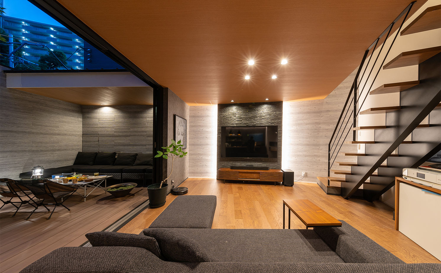 ジューケン 【リゾート感を自邸に】40坪の整形地／非日常テイストが漂う“水盤がある”中庭ライフを満喫の建築実例画像7