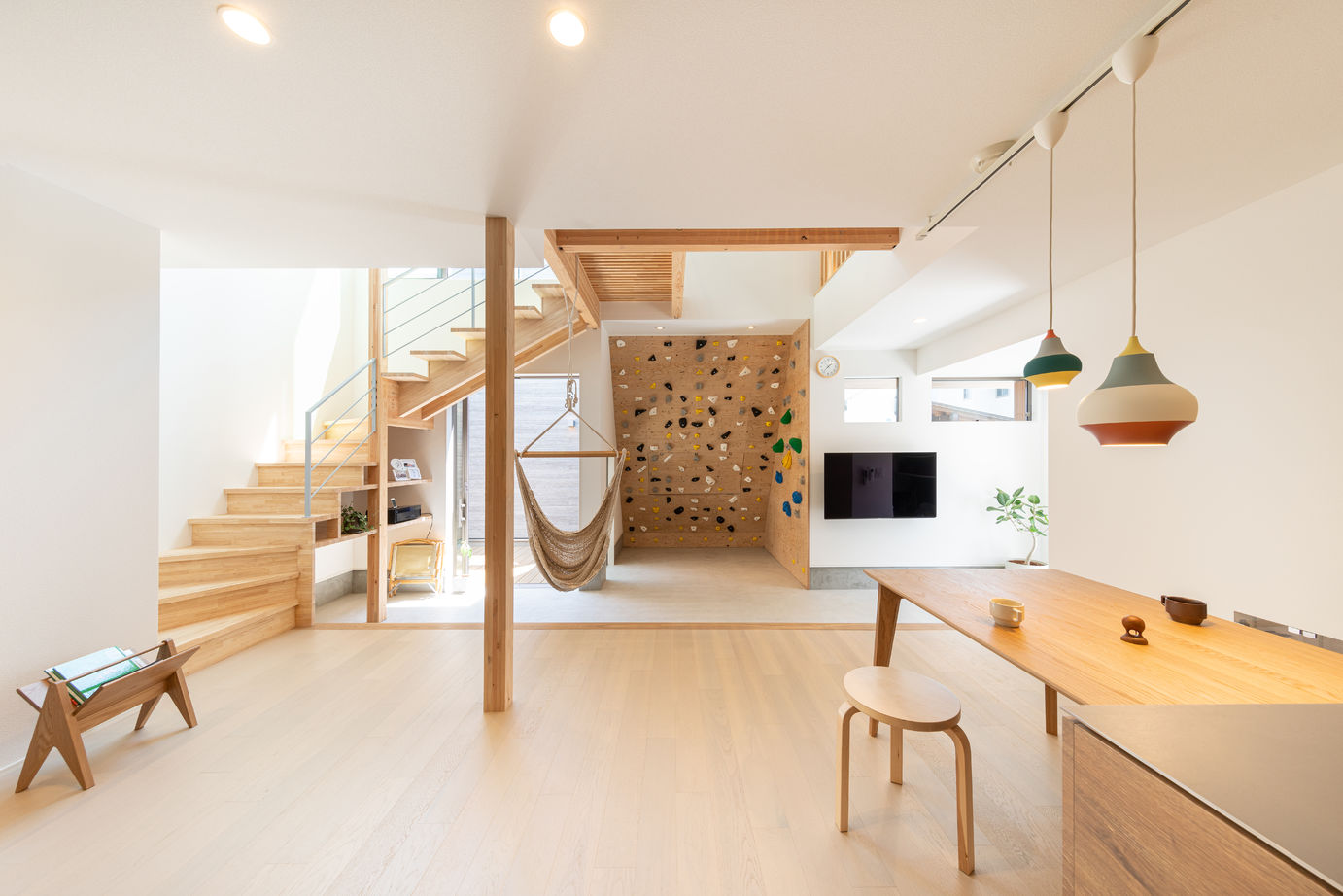 ジューケン 【街中密集地】密集地でも空を取り込んだ、家事ラクで子育てしながらボルダリングも楽しめる家 の建築実例画像3