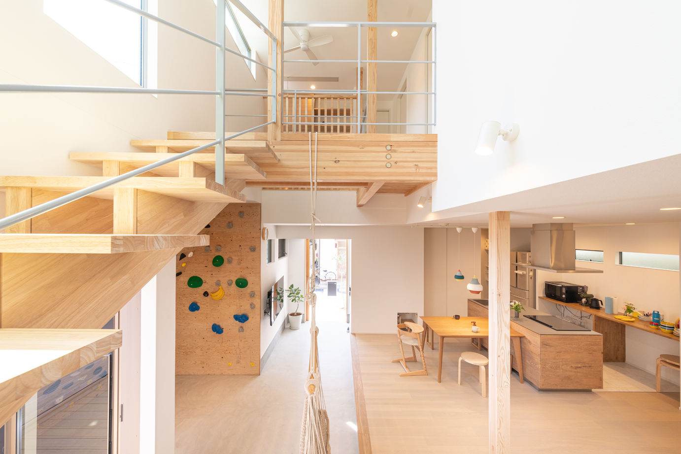 ジューケン 【街中密集地】密集地でも空を取り込んだ、家事ラクで子育てしながらボルダリングも楽しめる家 の建築実例画像5