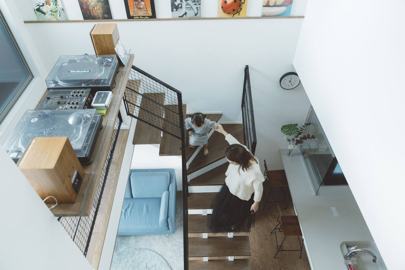 ジューケン 【角地/店舗併用住宅】空と庭を眺める店舗と寛ぎの住宅を土間リビングでつなげた店舗併用住宅の建築実例画像3