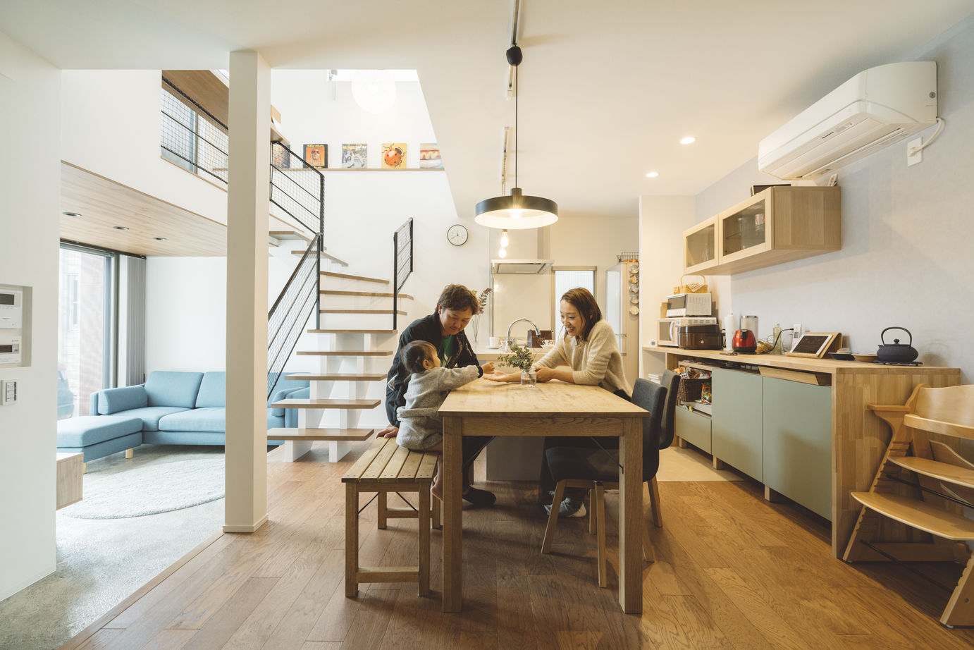 ジューケン 【角地/店舗併用住宅】空と庭を眺める店舗と寛ぎの住宅を土間リビングでつなげた店舗併用住宅の建築実例画像4