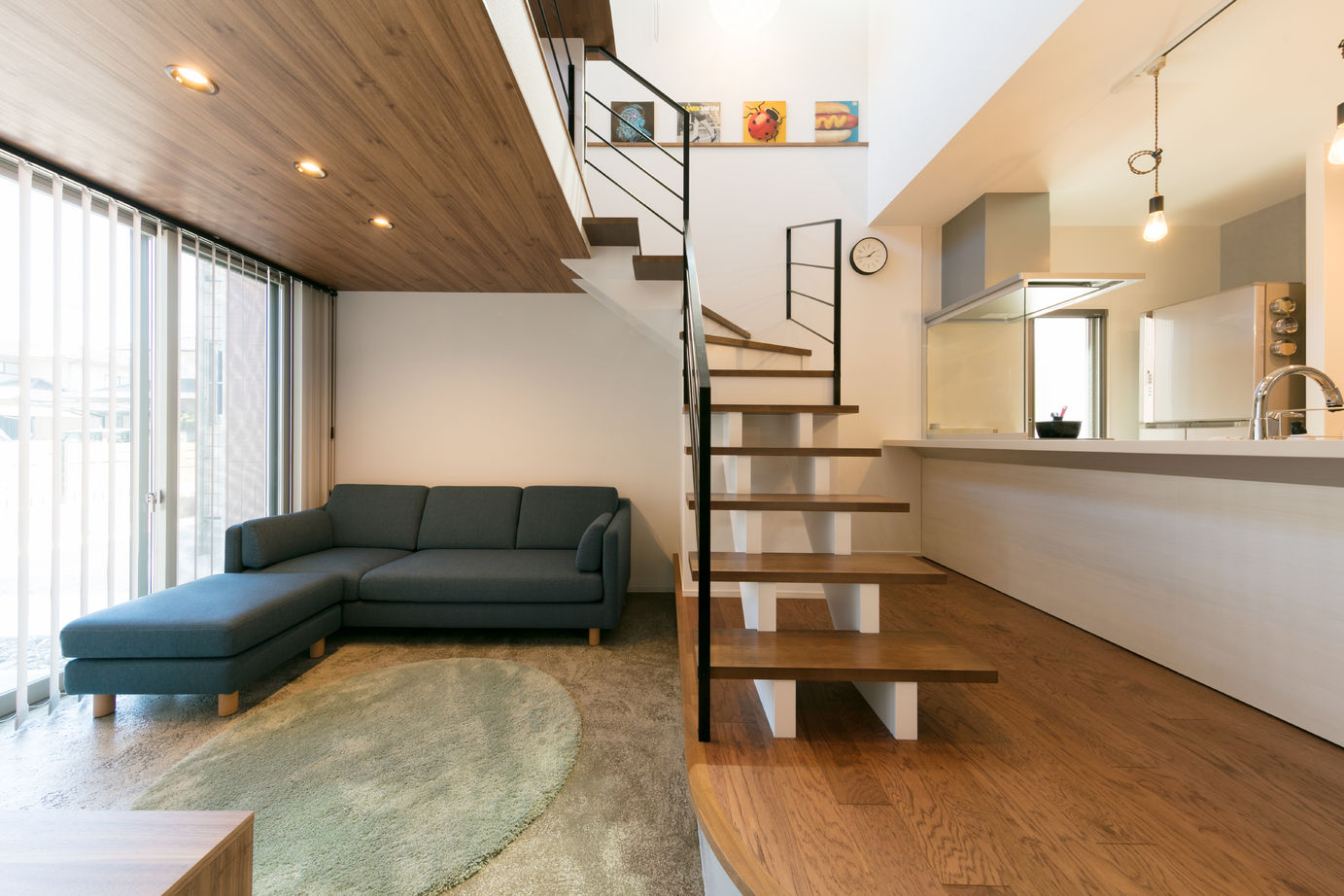 ジューケン 【角地/店舗併用住宅】空と庭を眺める店舗と寛ぎの住宅を土間リビングでつなげた店舗併用住宅の建築実例画像6