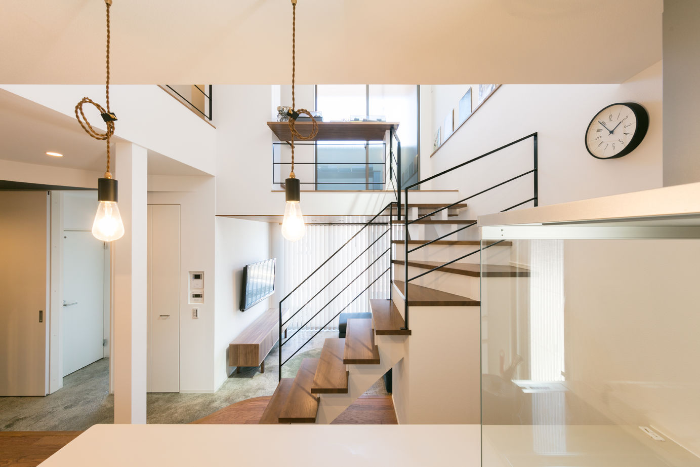 ジューケン 【角地/店舗併用住宅】空と庭を眺める店舗と寛ぎの住宅を土間リビングでつなげた店舗併用住宅の建築実例画像7