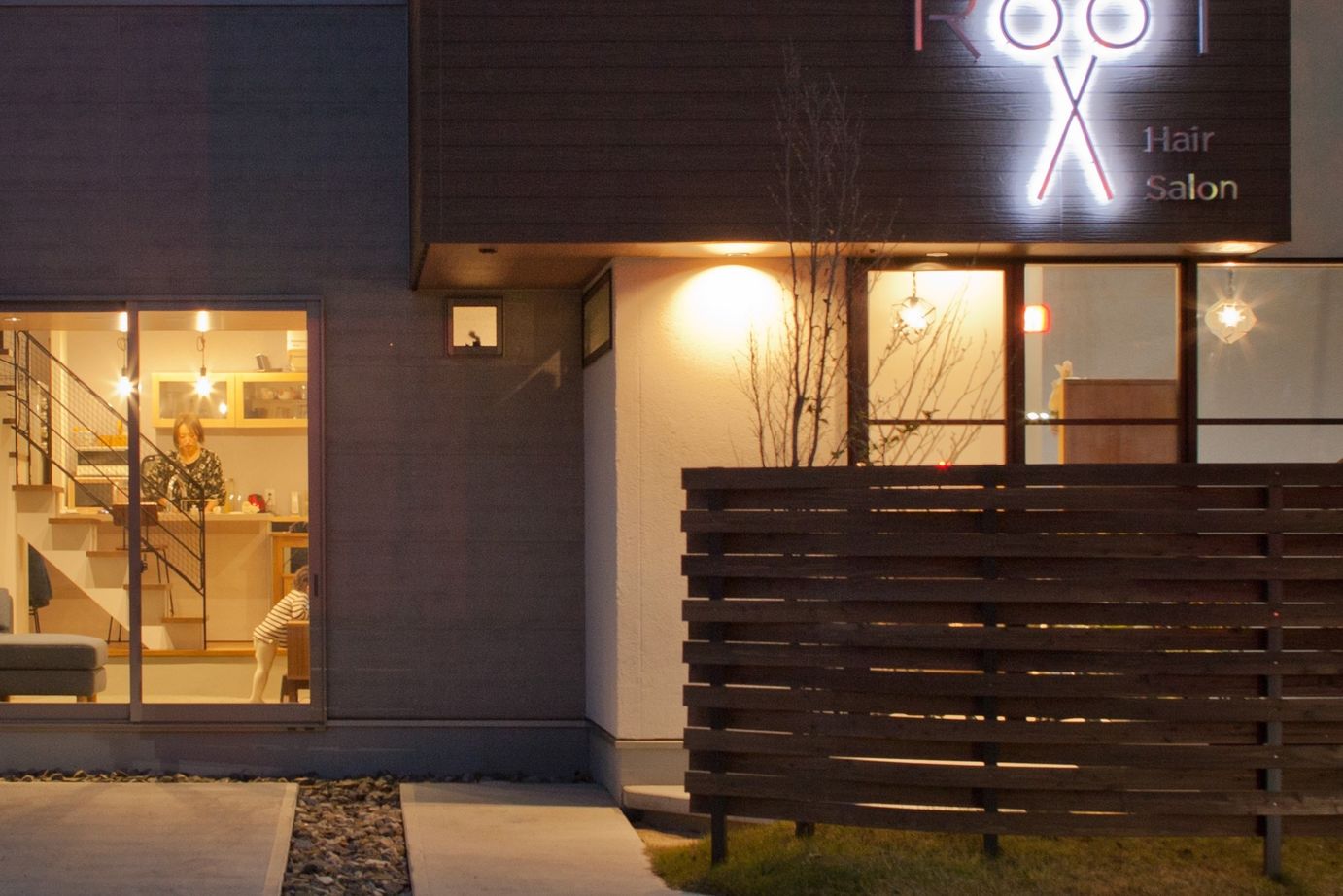 ジューケン 【角地/店舗併用住宅】空と庭を眺める店舗と寛ぎの住宅を土間リビングでつなげた店舗併用住宅の建築実例画像10