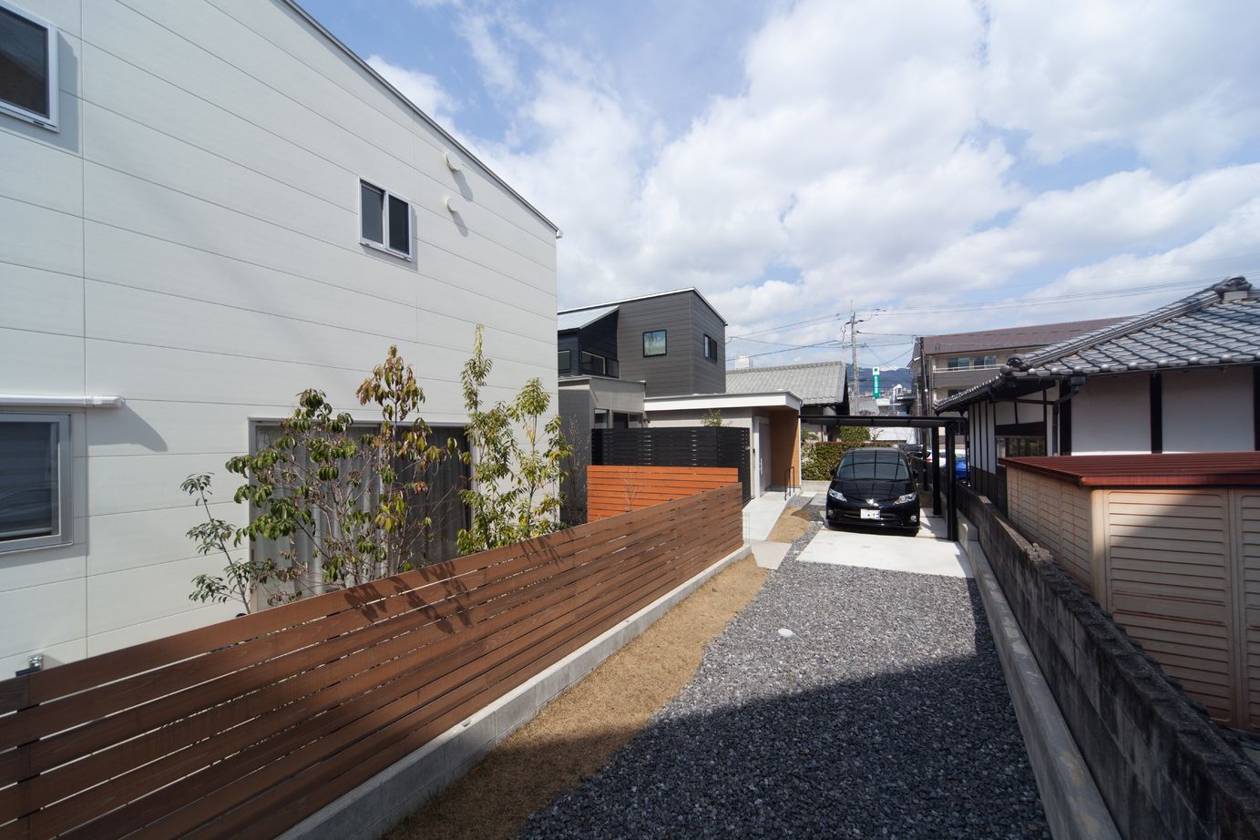 ジューケン 【変形地／約60坪の旗竿地】住宅密集地を「設計力×外構」でカバー／ 人目を気にせず明るく豊かな暮らしをの建築実例画像1