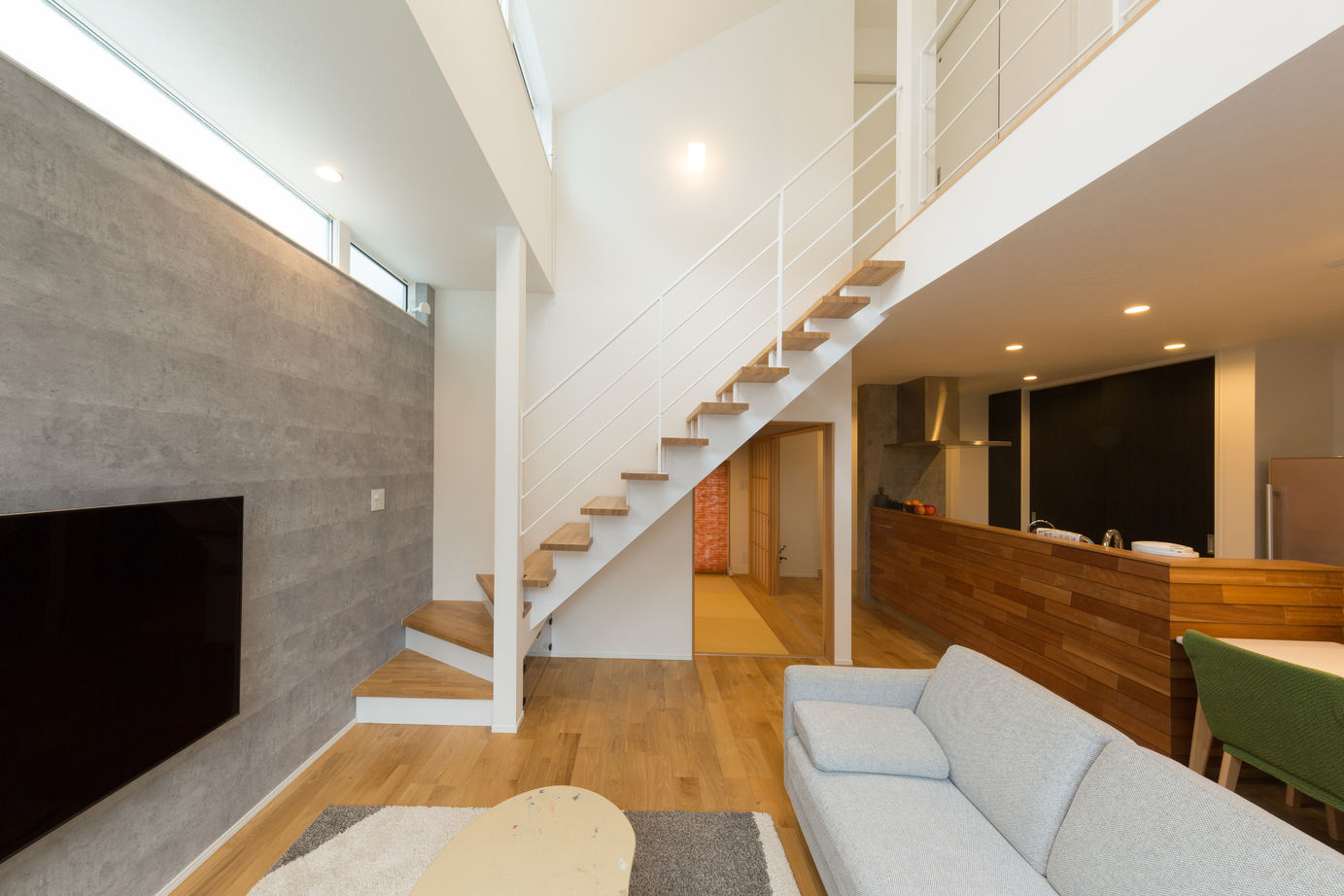 ジューケン 【変形地／約60坪の旗竿地】住宅密集地を「設計力×外構」でカバー／ 人目を気にせず明るく豊かな暮らしをの建築実例画像4