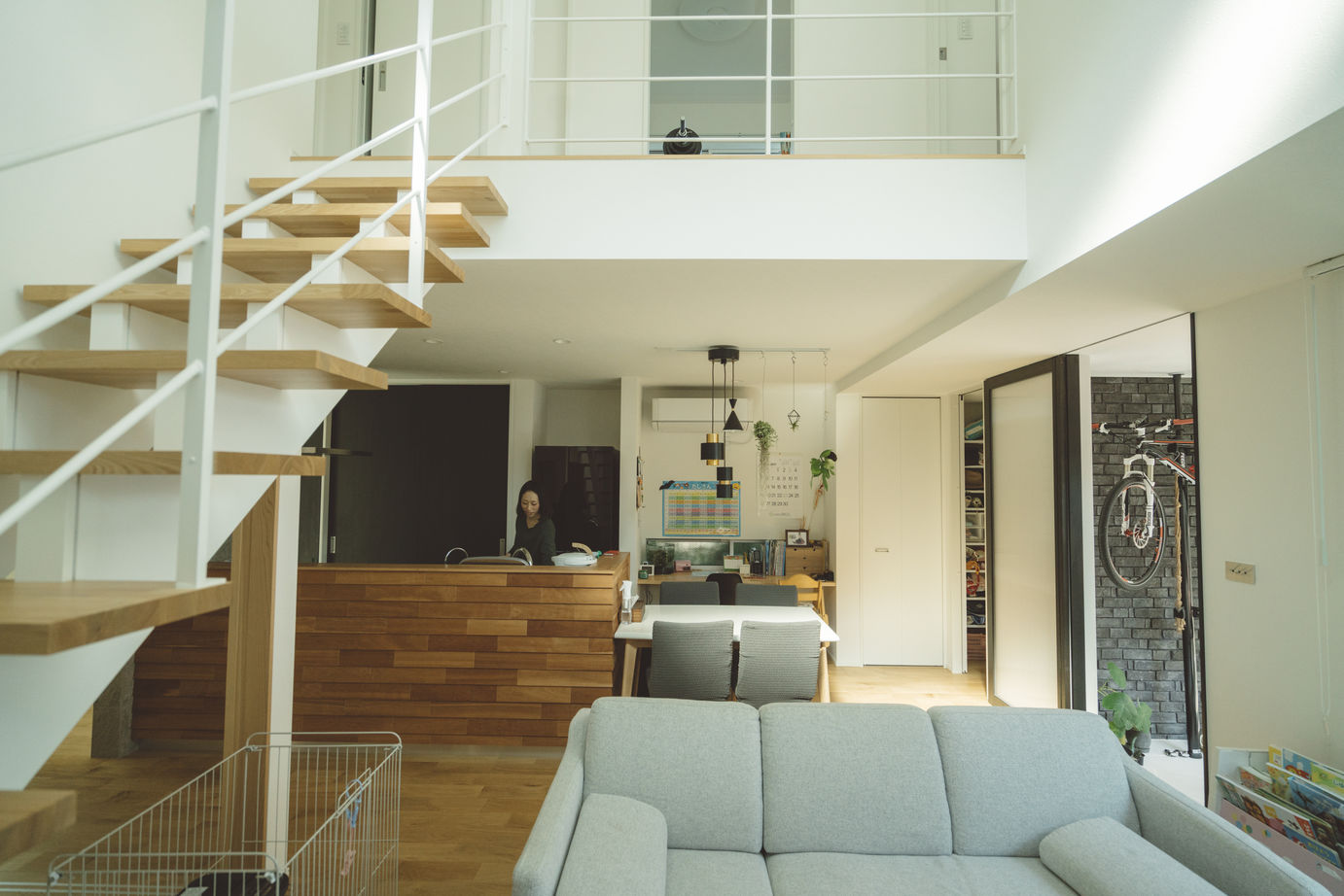 ジューケン 【変形地／約60坪の旗竿地】住宅密集地を「設計力×外構」でカバー／ 人目を気にせず明るく豊かな暮らしをの建築実例画像5