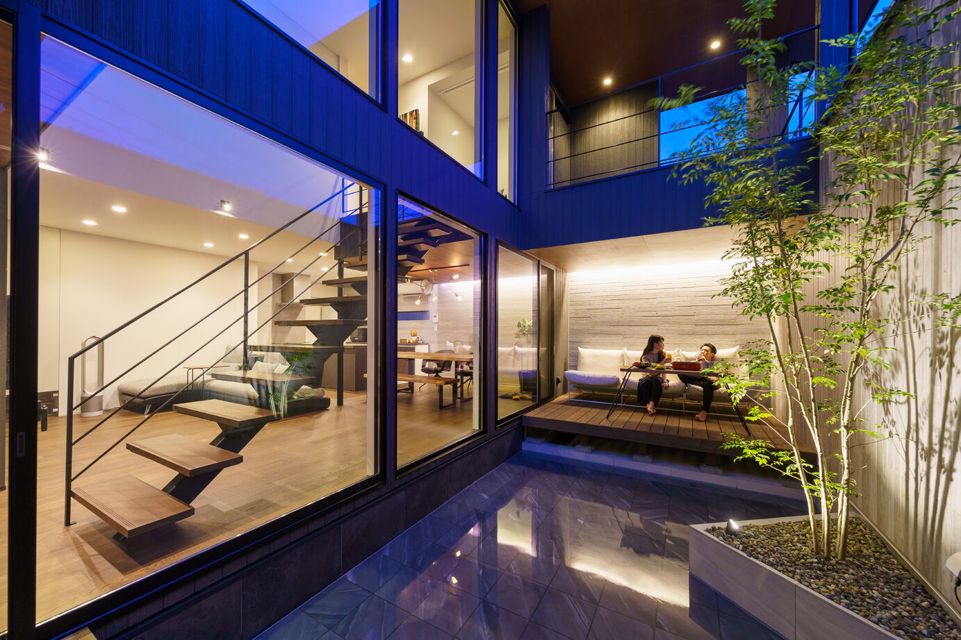 ジューケン 【大型整形地】海と外を望むダイナミックなテラスと内外を融合した水庭で非日常感のある家の建築実例画像7