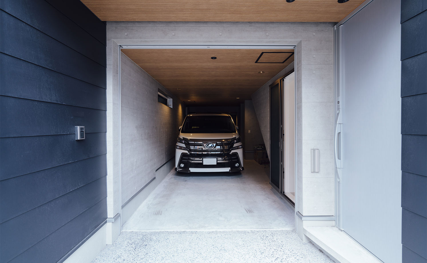 ジューケン 【街中狭小地23坪】中庭でバーベキューができる×ビルに挟まれたコンパクトな家の建築実例画像2