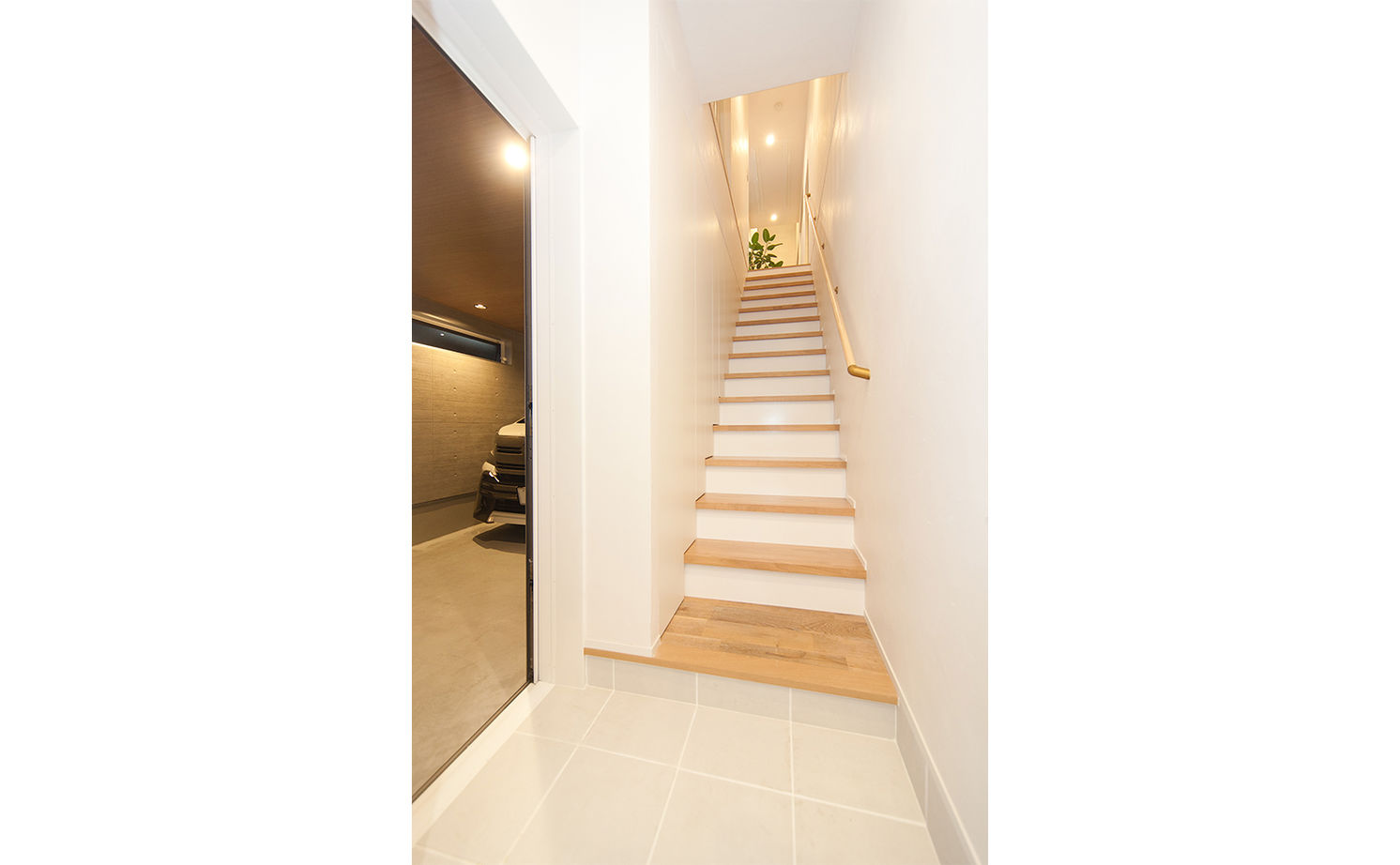 ジューケン 【街中狭小地23坪】中庭でバーベキューができる×ビルに挟まれたコンパクトな家の建築実例画像4