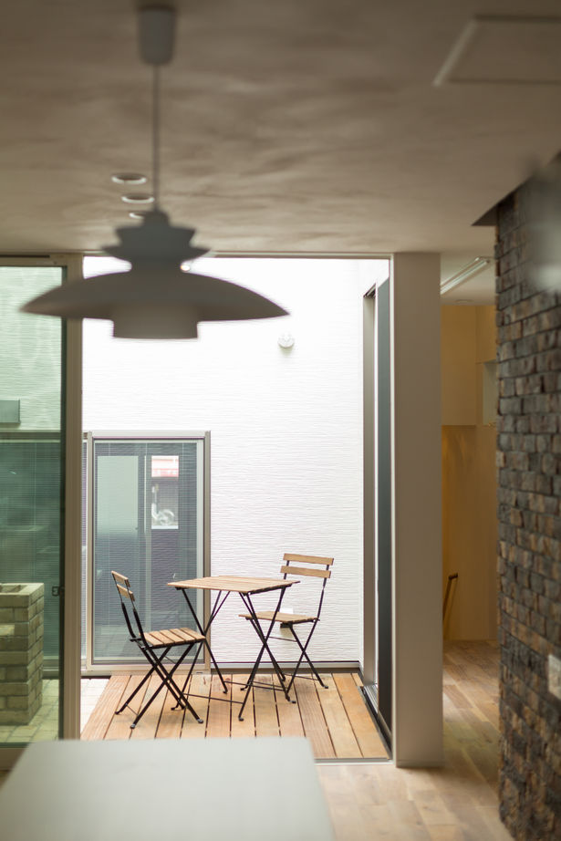 ジューケン 【街中狭小地23坪】中庭でバーベキューができる×ビルに挟まれたコンパクトな家の建築実例画像7