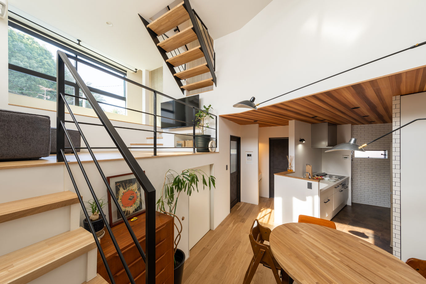 ジューケン 【変形狭小地／28坪】難しい地型でも諦めない／ 設計力で土地代も抑える「スキップフロアの家」の建築実例画像2