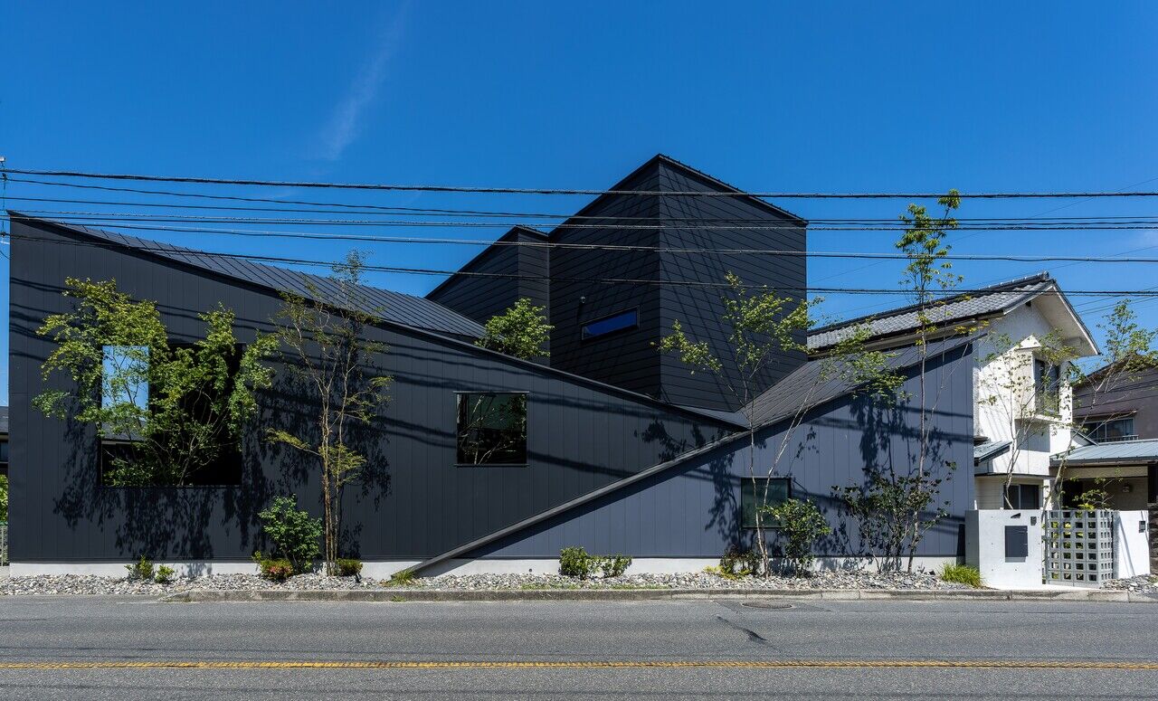 ジューケン 【ランドマークになる家】36坪の直角三角形の変形地を隅々まで生かして機能的に暮らすの建築実例画像2