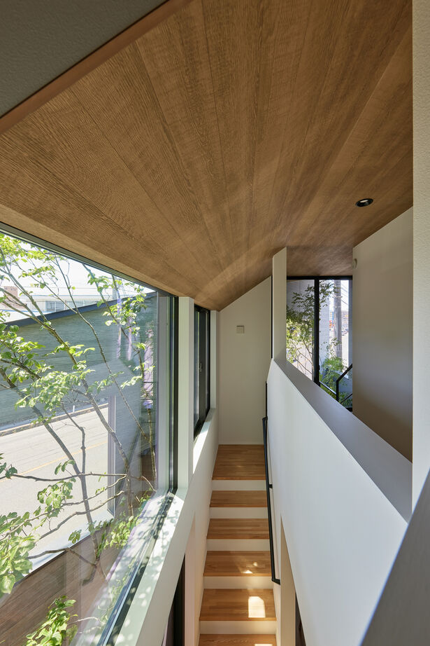 ジューケン 【ランドマークになる家】36坪の直角三角形の変形地を隅々まで生かして機能的に暮らすの建築実例画像4