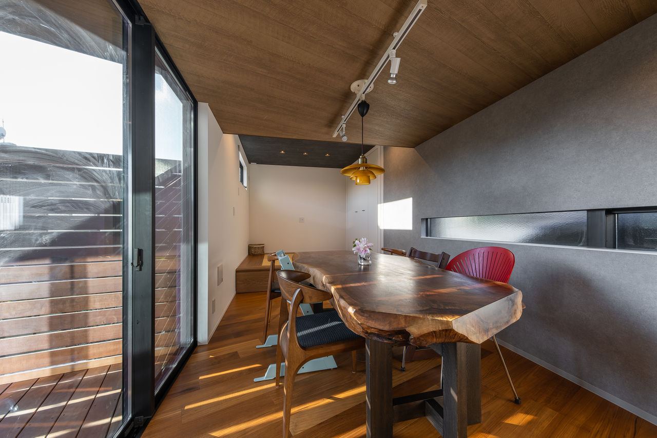ジューケン 【変形地】奥地でも駐車ラクラク 1.5階リビングで叶えたカーテンレスな生活の建築実例画像6