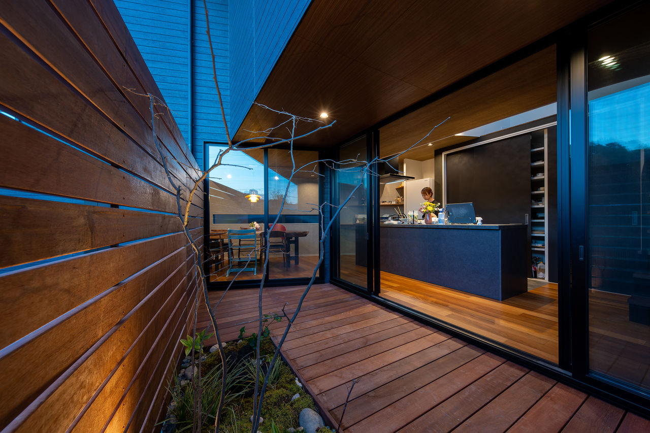 ジューケン 【変形地】奥地でも駐車ラクラク 1.5階リビングで叶えたカーテンレスな生活の建築実例画像9