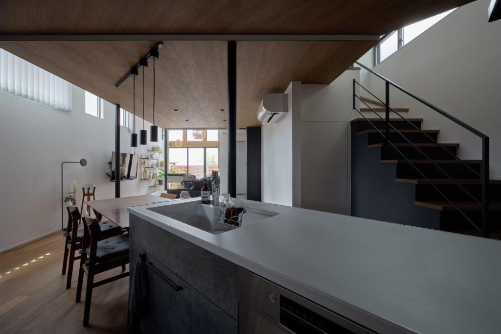 ジューケン 【土地面積約42坪】変形地の苦手をくの字で解消。陽射したっぷりなガーデンスペースのある家の建築実例画像5