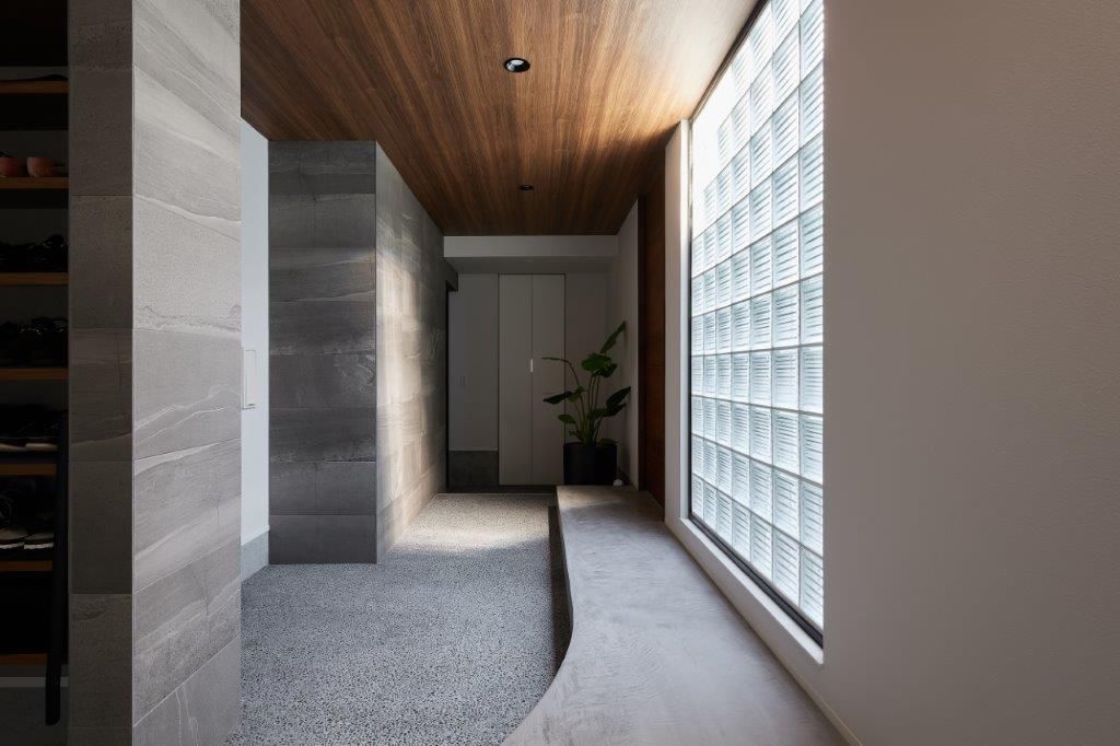 ジューケン 【高級感】約100坪の敷地に建つ「ロの字型の中庭×ビルトインガレージ」がある“憧れの平屋”の建築実例画像5