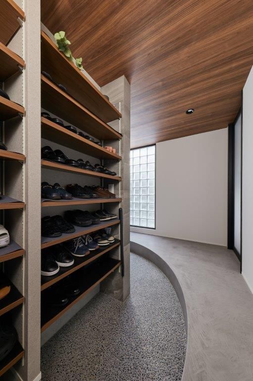 ジューケン 【高級感】約100坪の敷地に建つ「ロの字型の中庭×ビルトインガレージ」がある“憧れの平屋”の建築実例画像6