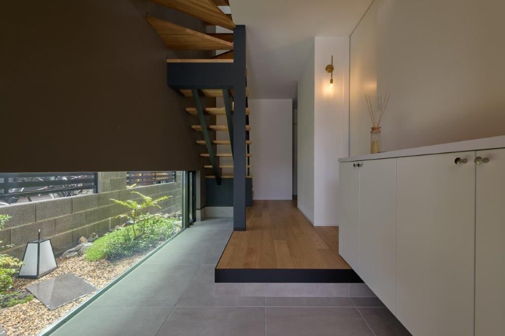 ジューケン 【狭小３階建】密集地のビハインドを逆手に考えてみる ／ 外部空間を味方につけたジャパンディスタイルの家の建築実例画像2