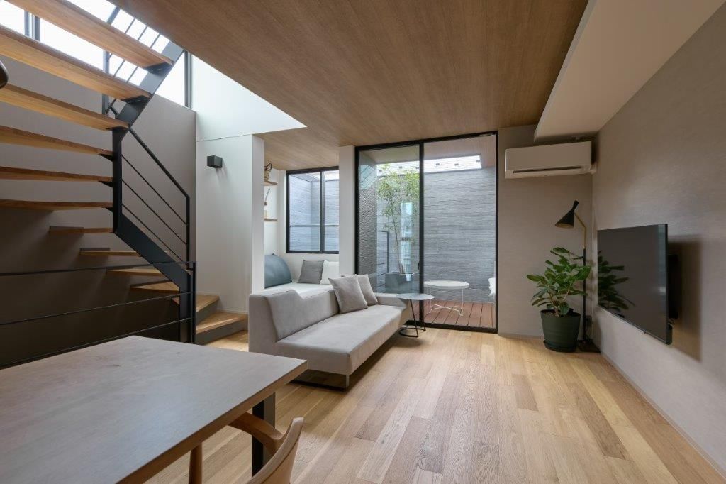 ジューケン 【狭小３階建】密集地のビハインドを逆手に考えてみる ／ 外部空間を味方につけたジャパンディスタイルの家の建築実例画像3