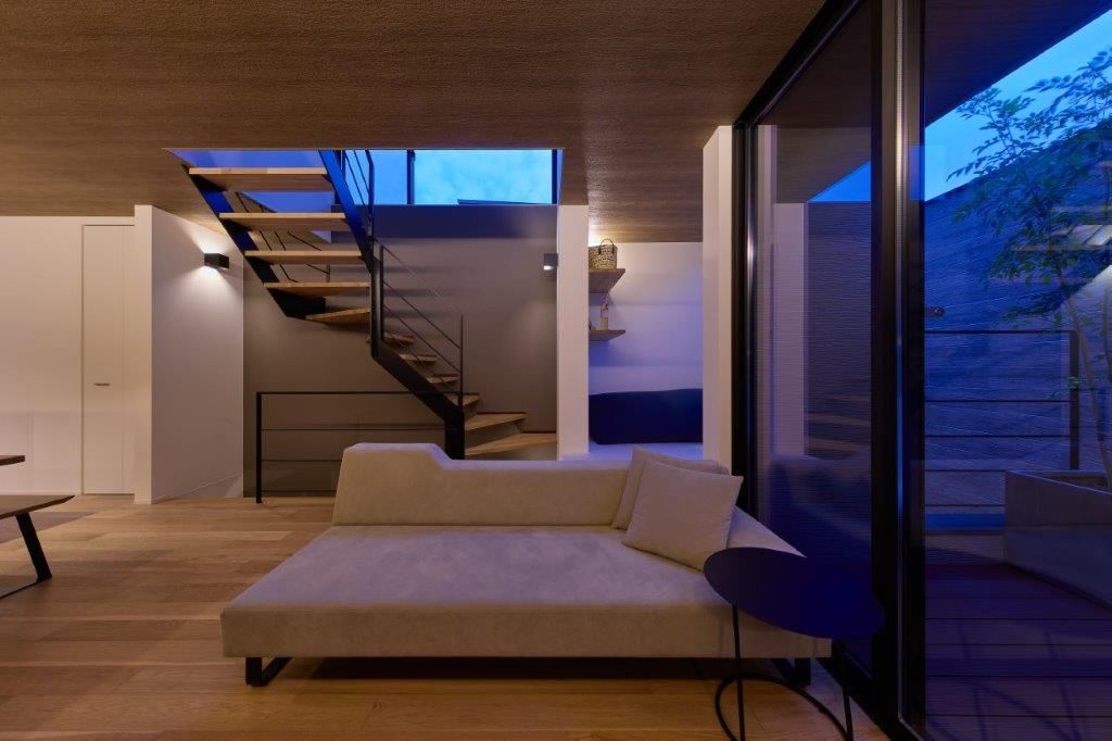 ジューケン 【狭小３階建】密集地のビハインドを逆手に考えてみる ／ 外部空間を味方につけたジャパンディスタイルの家の建築実例画像7