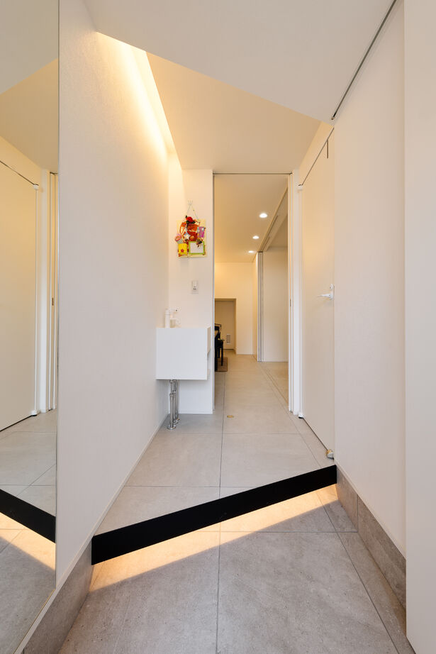 ジューケン 【狭小地・街中】ビルに挟まれた間口4.5ｍの狭小地に広がりと夢を詰め込んだスキップフロアの家の建築実例画像3