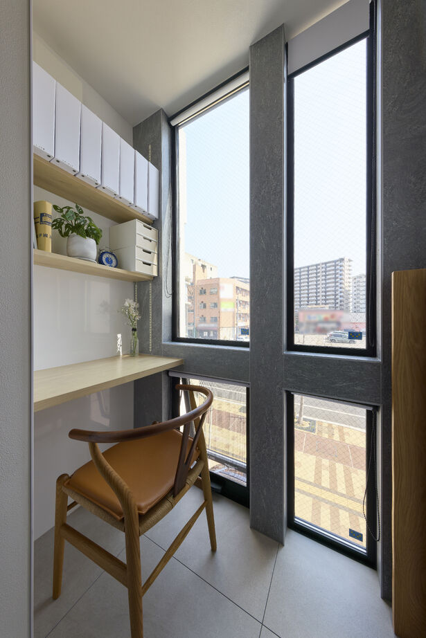 ジューケン 【狭小地・街中】ビルに挟まれた間口4.5ｍの狭小地に広がりと夢を詰め込んだスキップフロアの家の建築実例画像8