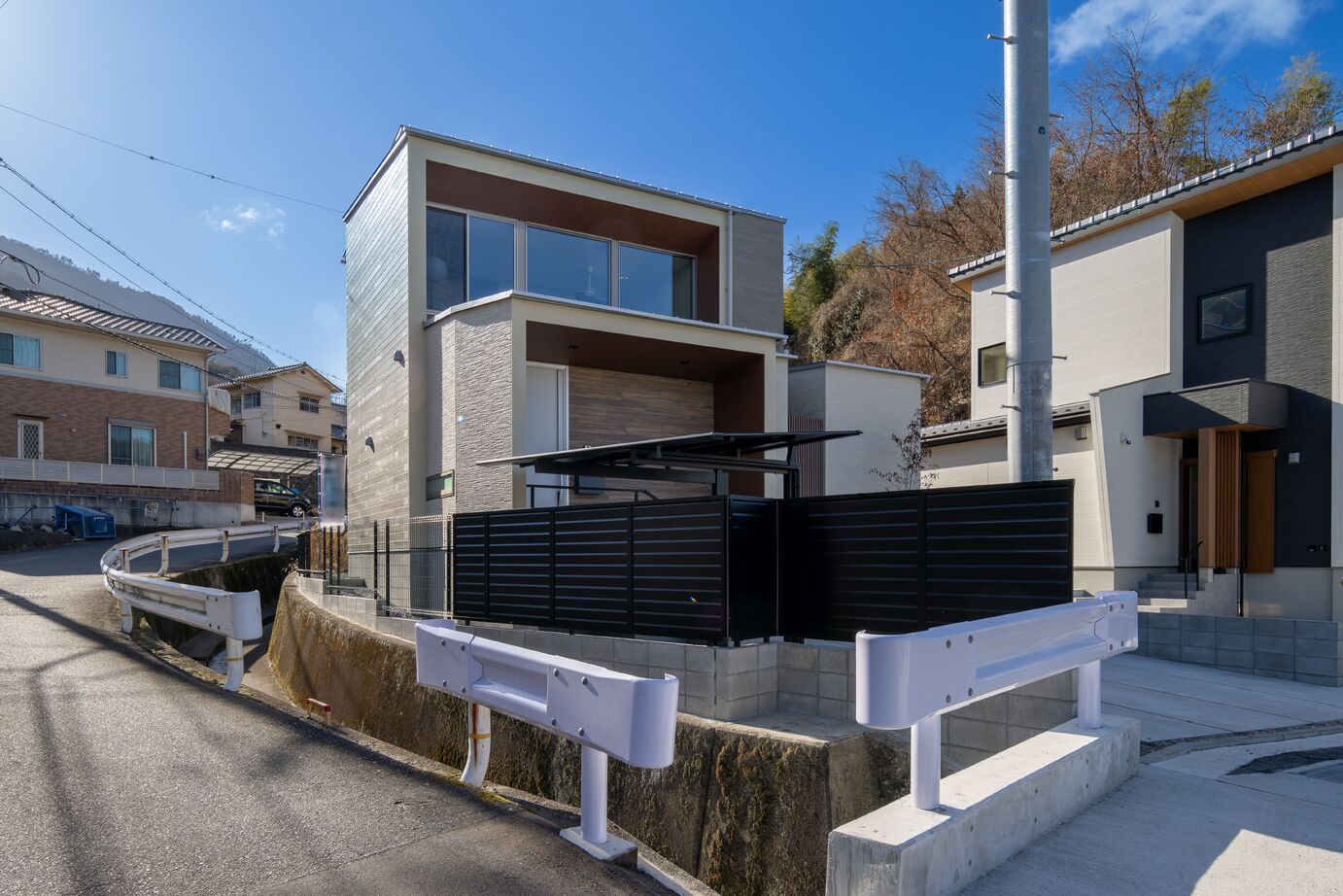 ジューケン 【整形地・北欧×和】空が見える吹抜けと”スキップフロア”の書斎がある家の建築実例画像2