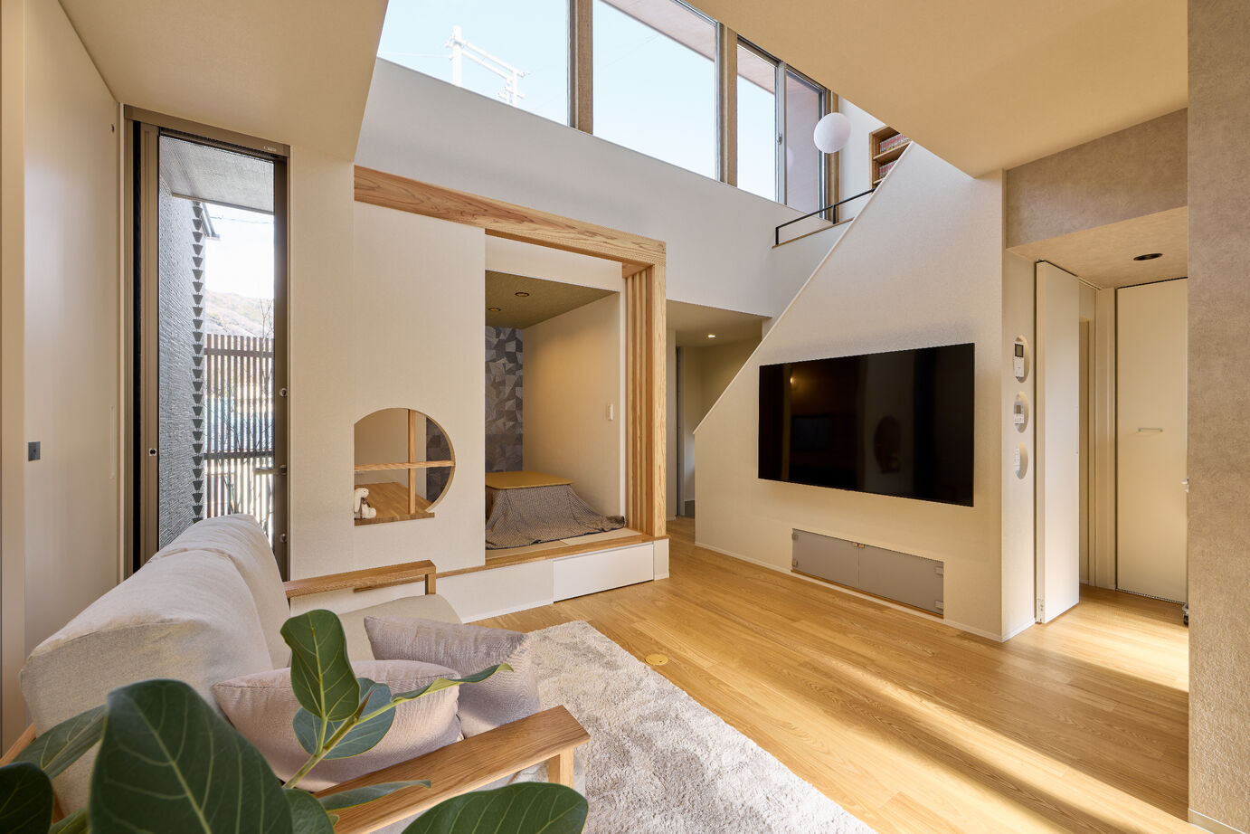 ジューケン 【整形地・北欧×和】空が見える吹抜けと”スキップフロア”の書斎がある家の建築実例画像4