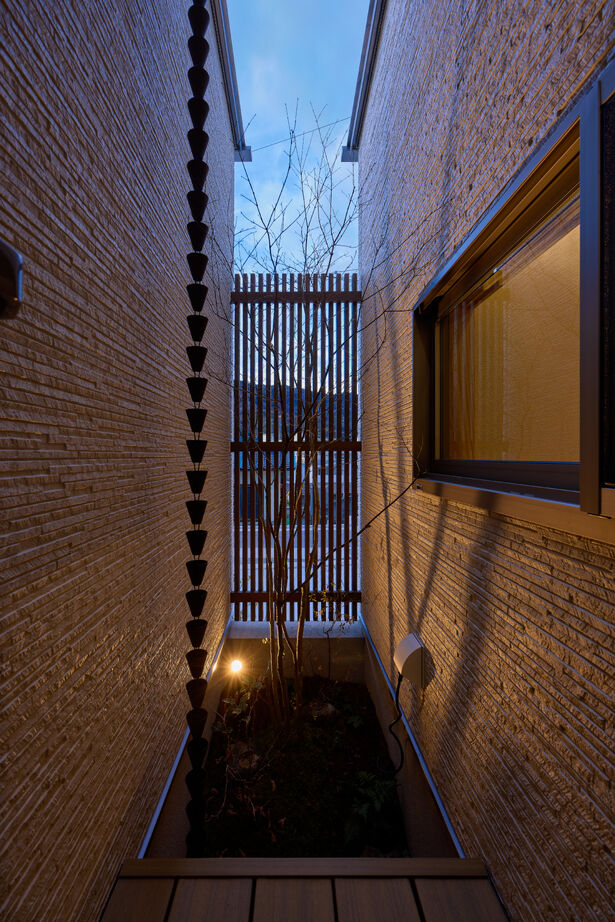 ジューケン 【整形地・北欧×和】空が見える吹抜けと”スキップフロア”の書斎がある家の建築実例画像8