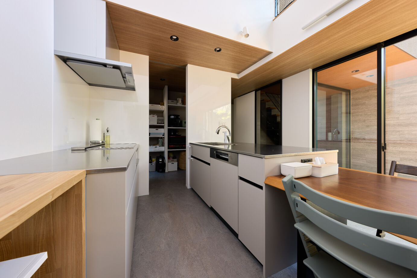 ジューケン 【整形地】2度目の家づくりで叶えた中庭×空中廊下のある吹抜けで開放的な家の建築実例画像4