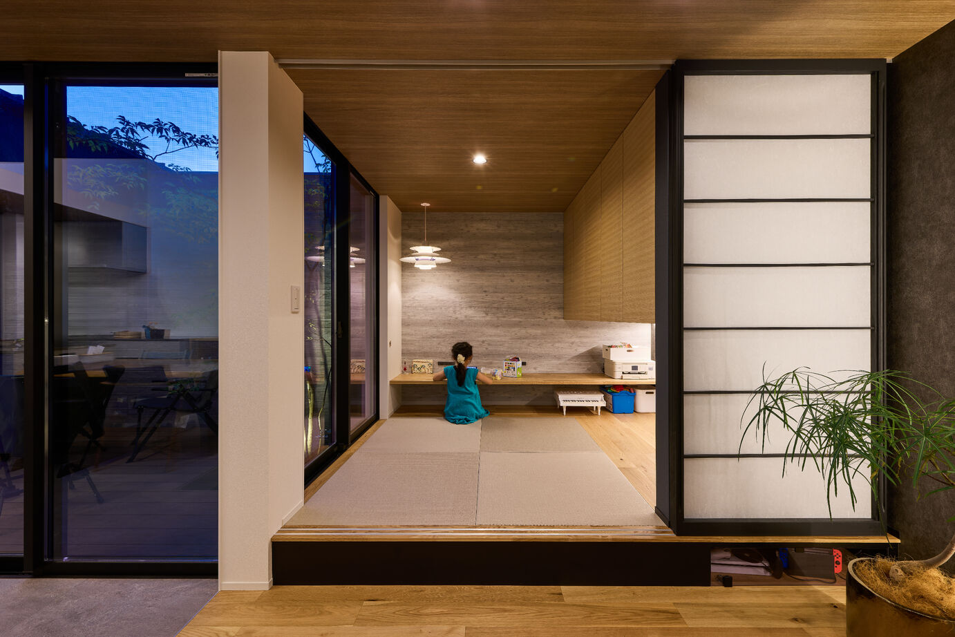 ジューケン 【整形地】2度目の家づくりで叶えた中庭×空中廊下のある吹抜けで開放的な家の建築実例画像6