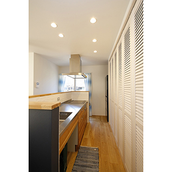 住空間設計Labo 【1000万円台】木とデニムのある暮らし／開放感と自然の安らぎを感じるアメリカ西海岸スタイルの家の建築実例画像6