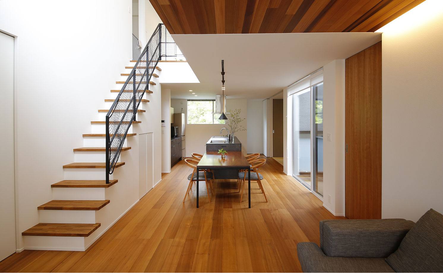 住空間設計Labo 【3000万円台・間取り図・豊中市】デザインも家事ラクも叶える。借景を活かす、光と緑を感じる中庭のある家の建築実例画像2