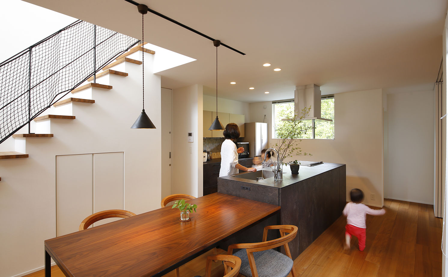 住空間設計Labo 【3000万円台・間取り図・豊中市】デザインも家事ラクも叶える。借景を活かす、光と緑を感じる中庭のある家の建築実例画像3