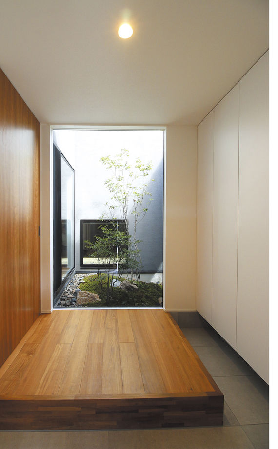 住空間設計Labo 【3000万円台・間取り図・豊中市】デザインも家事ラクも叶える。借景を活かす、光と緑を感じる中庭のある家の建築実例画像4