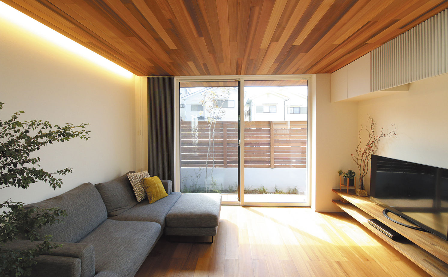 住空間設計Labo 【3000万円台・間取り図・豊中市】デザインも家事ラクも叶える。借景を活かす、光と緑を感じる中庭のある家の建築実例画像6