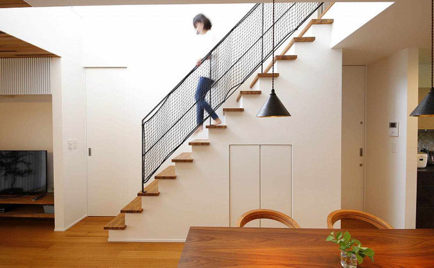 住空間設計Labo 【3000万円台・間取り図・豊中市】デザインも家事ラクも叶える。借景を活かす、光と緑を感じる中庭のある家の建築実例画像9