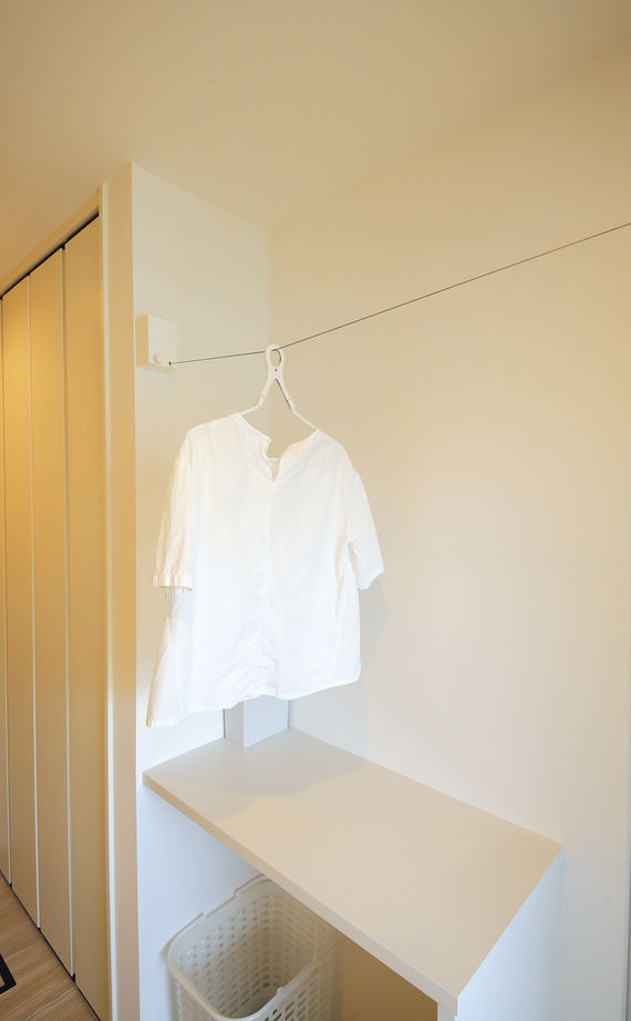 住空間設計Labo 【3000万円台・間取り図・豊中市】デザインも家事ラクも叶える。借景を活かす、光と緑を感じる中庭のある家の建築実例画像12