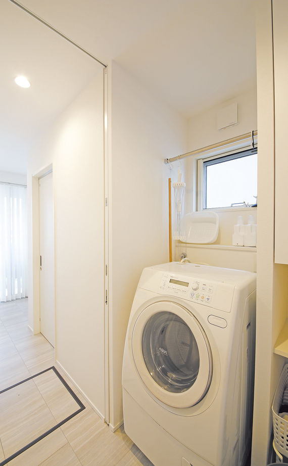 住空間設計Labo 【3000万円台・間取り図・豊中市】デザインも家事ラクも叶える。借景を活かす、光と緑を感じる中庭のある家の建築実例画像14