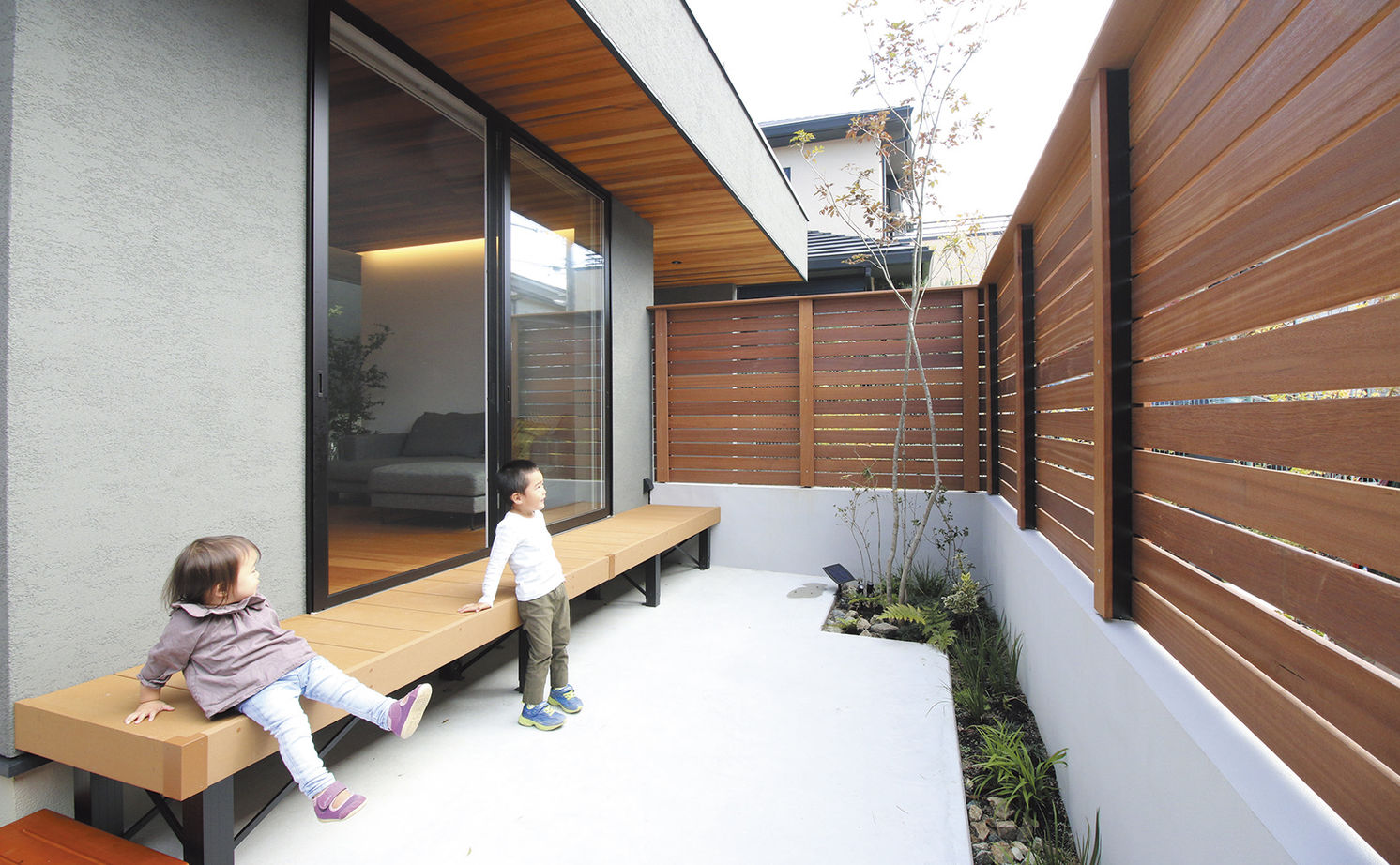 住空間設計Labo 【3000万円台・間取り図・豊中市】デザインも家事ラクも叶える。借景を活かす、光と緑を感じる中庭のある家の建築実例画像15