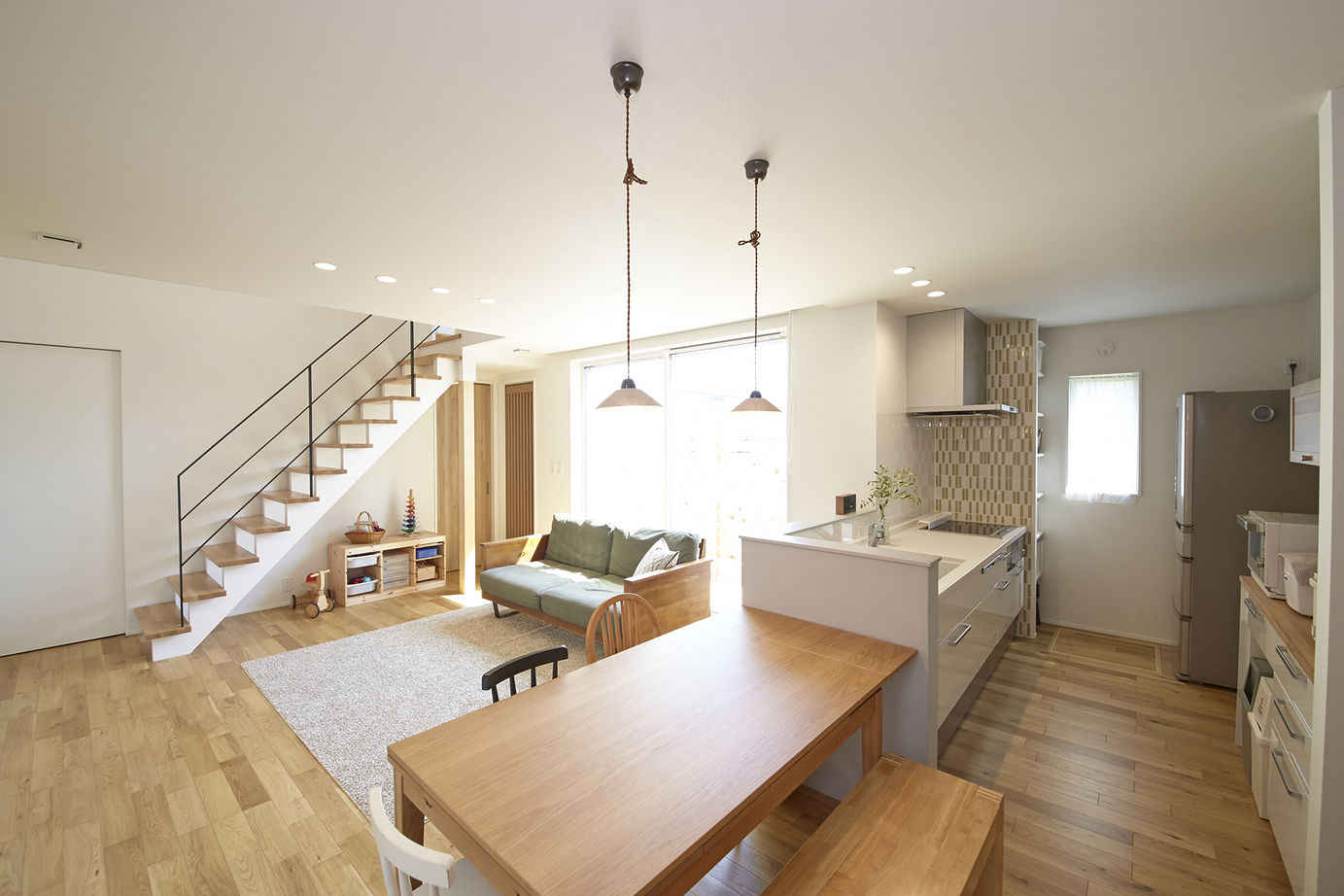 住空間設計Labo 【2000万円台・明石市】中庭のある三角屋根の家。行き止まりのない回遊動線で家事も子育てもしやすいの建築実例画像2