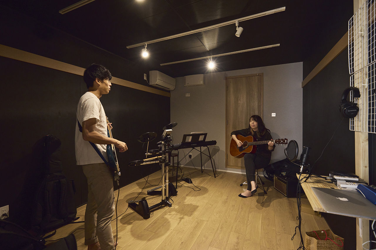 住空間設計Labo 【3000万円台・間取り図・大東市】ウッドデッキでおうちカフェ、音楽、ネコ…。夫婦で「好き」を愉しむ家の建築実例画像7