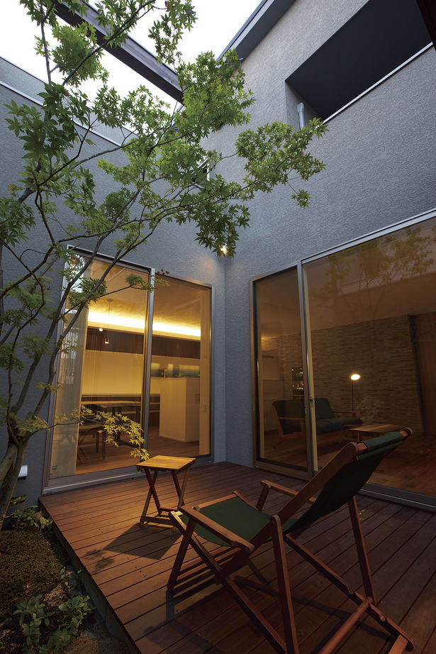 住空間設計Labo 【3000万円台・間取り図・明石市】子どもの遊び場、おうちワインバー…、昼も夜も毎日使える中庭のある家の建築実例画像3