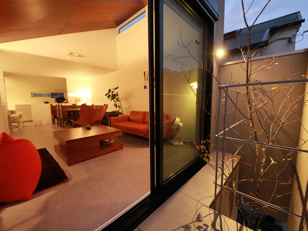 住空間設計Labo 【狭小20坪・2000万円台・間取り図・神戸市】庭木の潤いを感じながら過ごすアウトドアリビングのある家の建築実例画像4