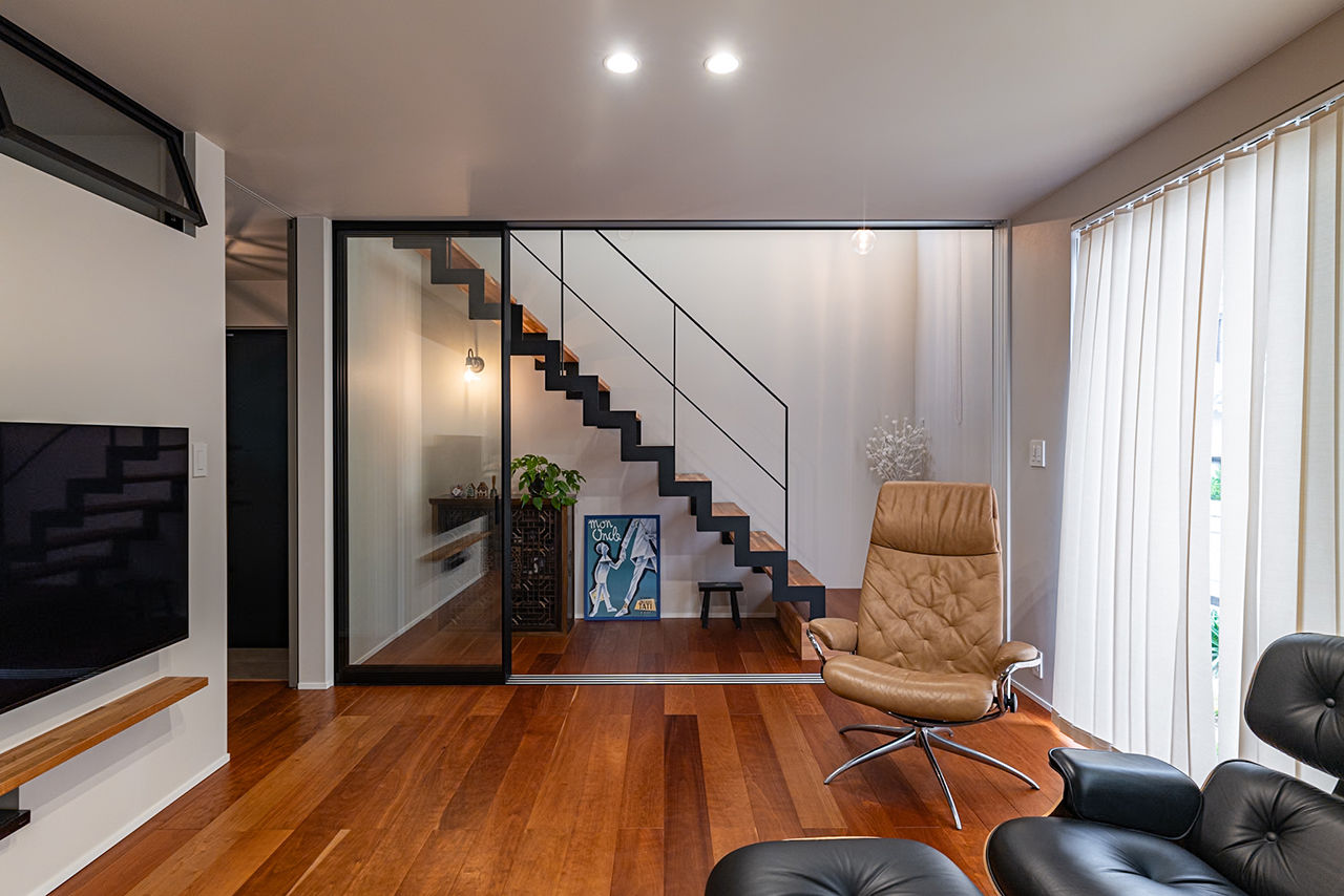 住空間設計Labo 【3000万円台・神戸市】階段を魅せる家。海外の調度品が映えるギャラリーのような空間設計の建築実例画像4