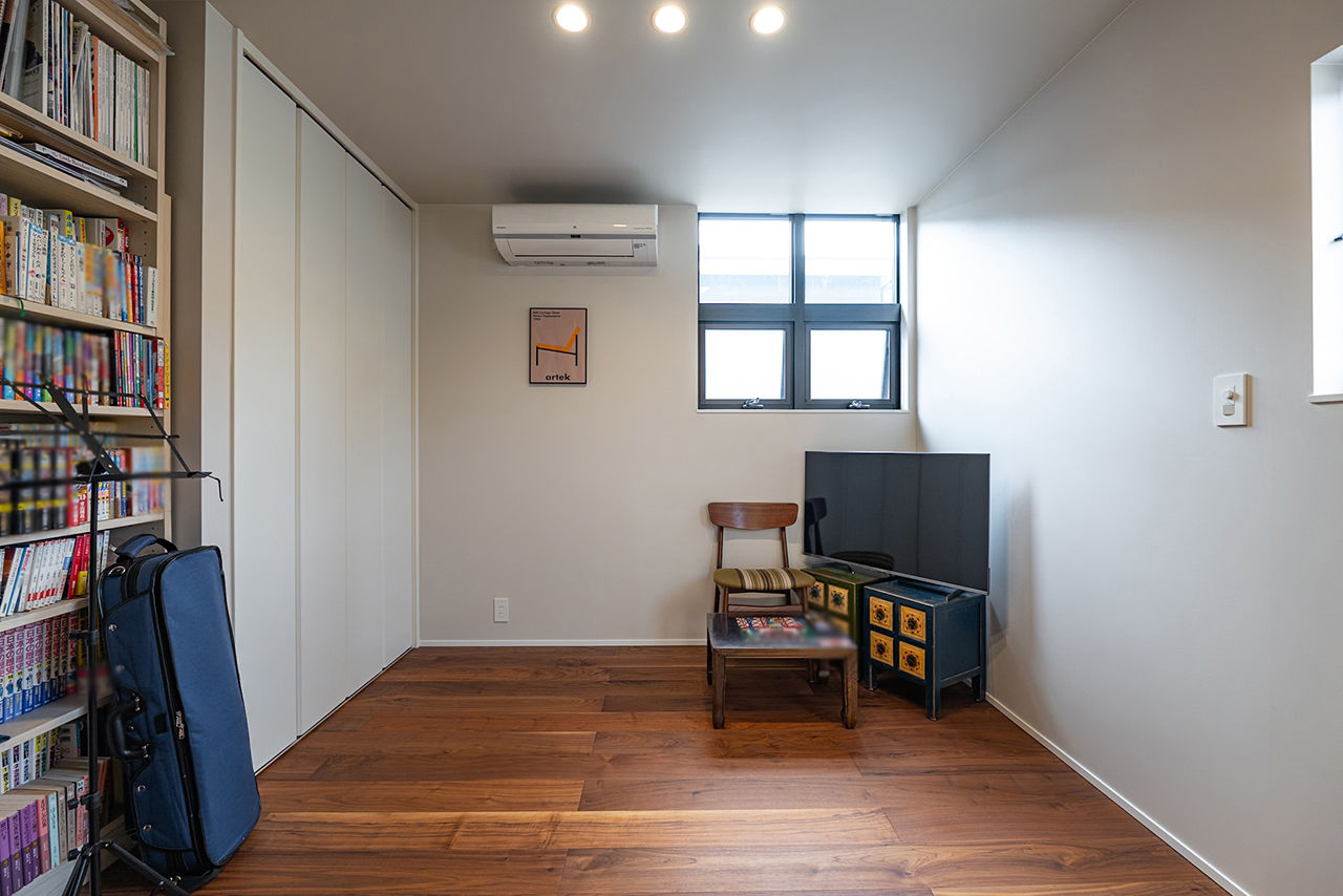 住空間設計Labo 【3000万円台・神戸市】階段を魅せる家。海外の調度品が映えるギャラリーのような空間設計の建築実例画像5