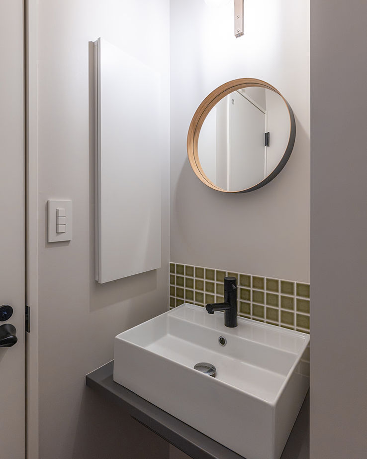 住空間設計Labo 【3000万円台・神戸市】階段を魅せる家。海外の調度品が映えるギャラリーのような空間設計の建築実例画像9